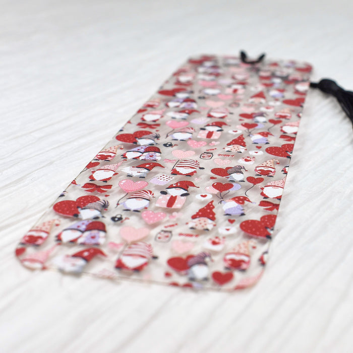 a red and white tie with hearts on it