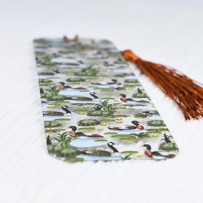a tie with a picture of ducks on it